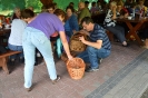 Seniorzy na grzybobraniu w Lasach Kozłowieckich_33